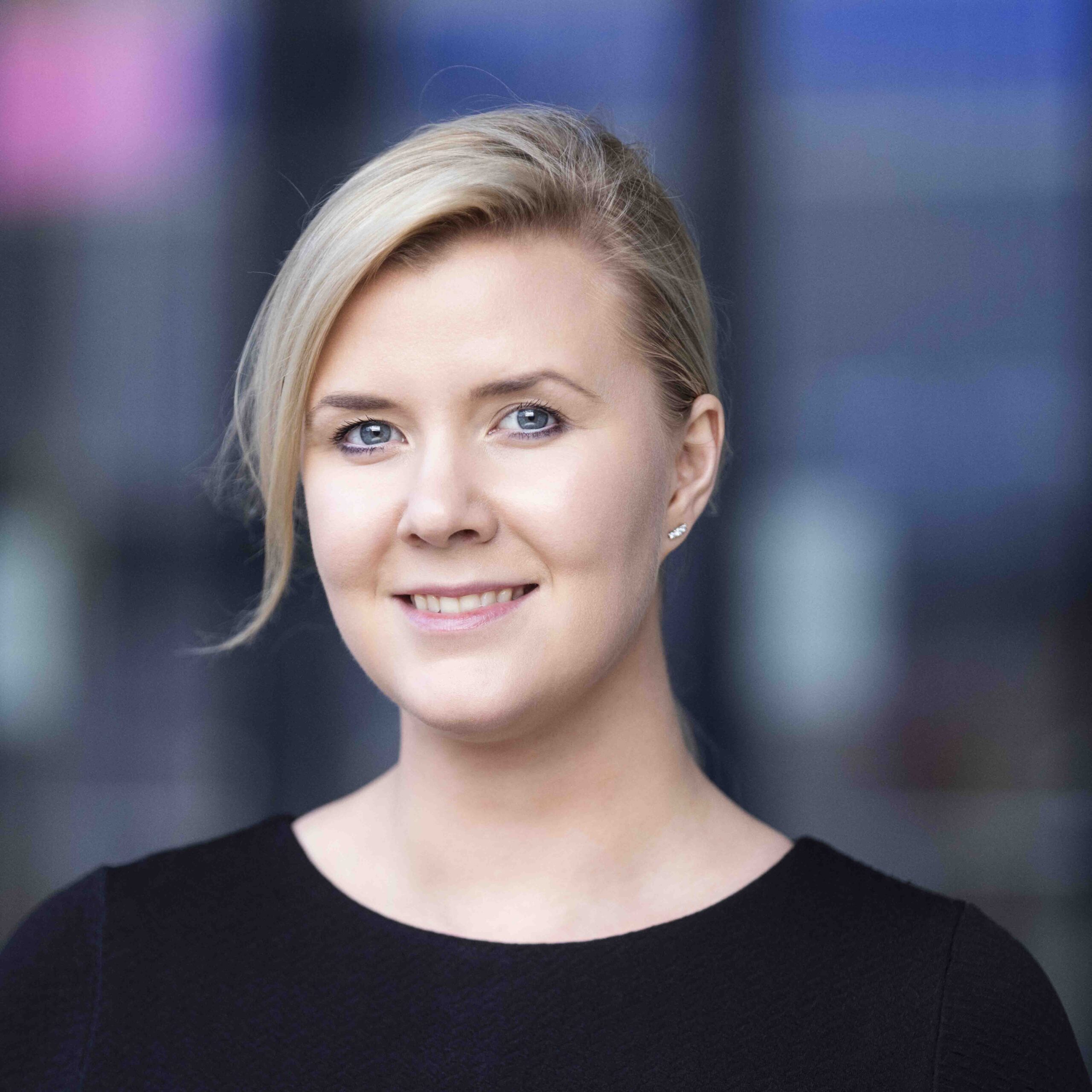 A man with a cap and glasses holding out one hand